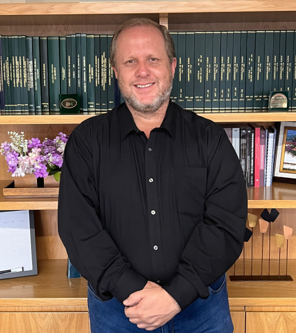 Decano Nelson Molina, una voz clave de la psicolog&iacute;a iberoamericana